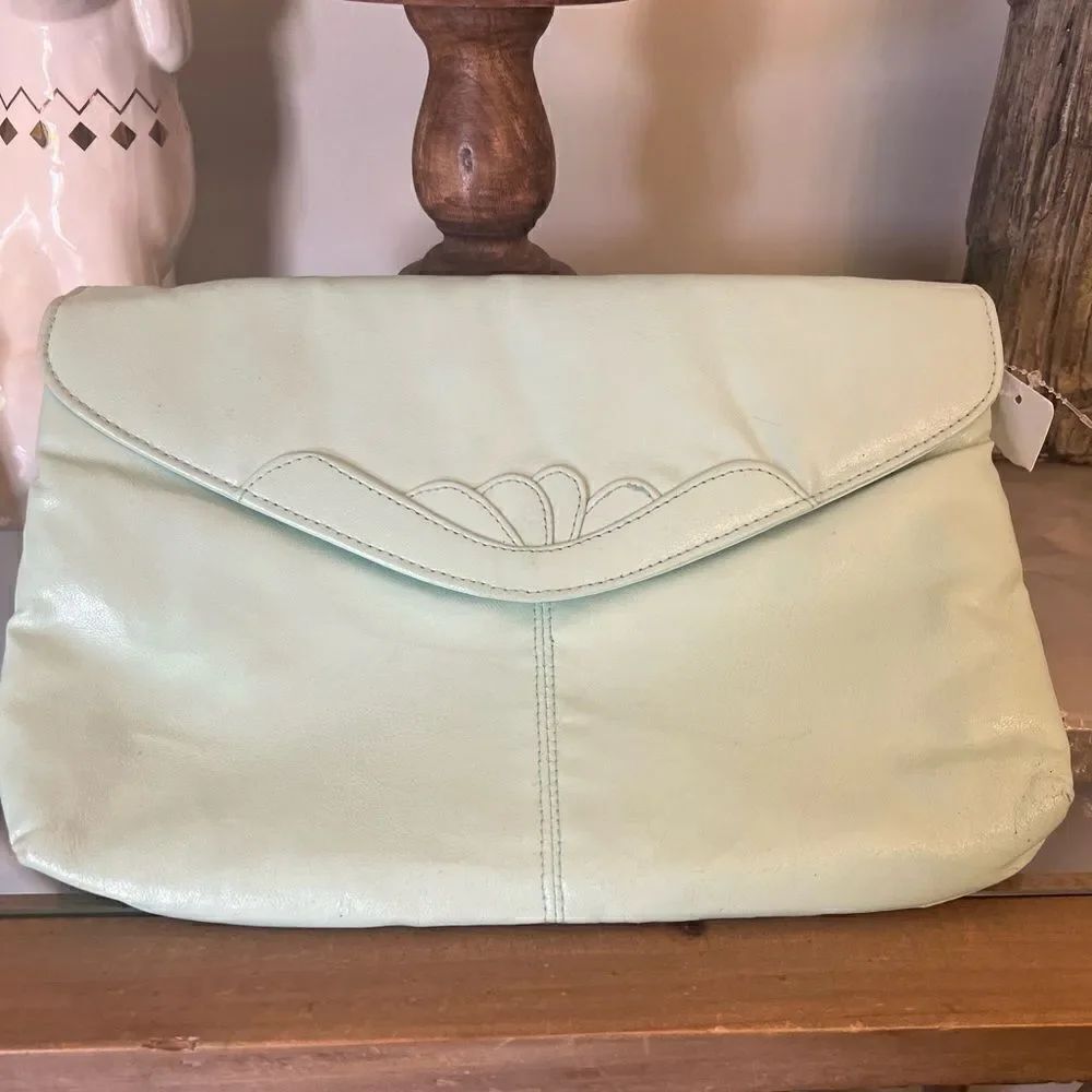 Beautiful vintage mint green scalloped clutch pocketbook.